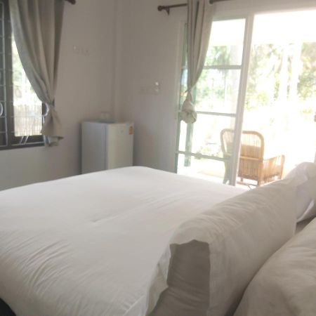 Nice Home Stay At Samroiyod Baanphakrimlay Exteriör bild